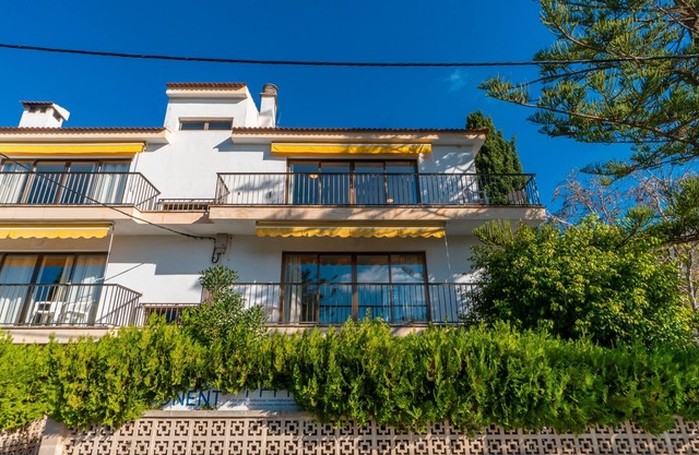 Apartment 'Apartamento Ponent 5' with Private Terrace, Wi-Fi and Air Conditioning