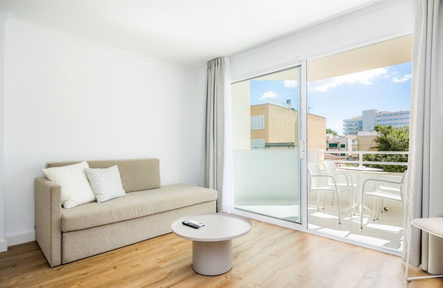 Apartment 'Apartament Massanet 1c' with Balcony, Wi-Fi and Air Conditioning