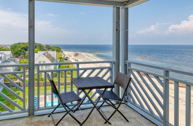 Apartment 'Appartement Face Mer Et Piscine' with Sea View, Shared Pool and Wi-Fi