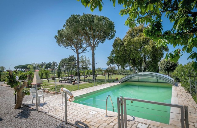 Apartment Casa Rurale Capraia with Sea View, Wi-Fi, Pool and Garden