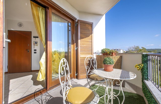 Apartment 'Casa Vacanze Emma' with Mountain View, Wi-Fi and Air Conditioning