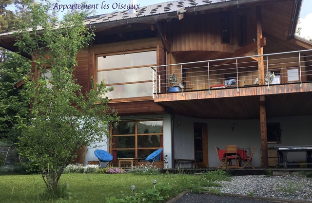 Apartment "Charmant dans Chalet" with Mountain View, Private Terrace & Wi-Fi
