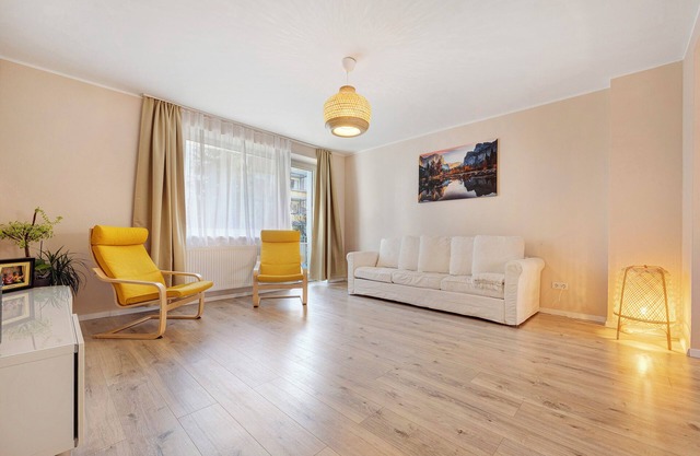 Apartment 'Charmante Wohnung' with Balcony and Wi-Fi