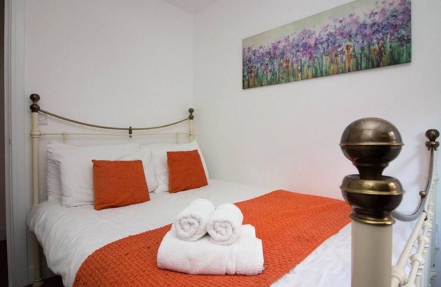 Apartment close to Airport and transport links (2)