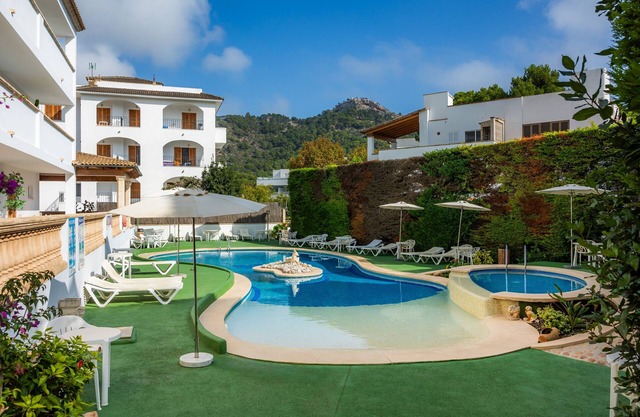 Apartment Close to the Beach with Pool Access, Private Terrace, Air Conditioning and Wi-Fi