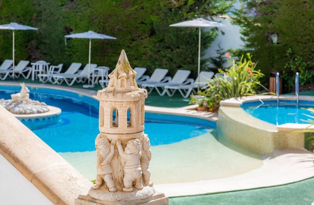 Apartment Close to the Beach with Pool Access, Private Terrace, Air Conditioning and Wi-Fi