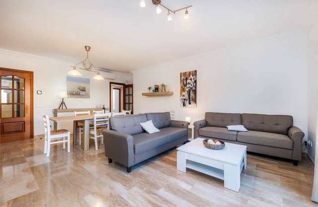 Apartment 'Coromina - Estany' with Sea Views, Wi-Fi and Air Conditioning