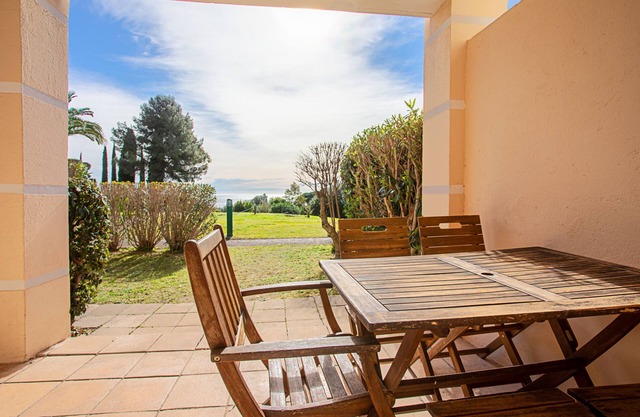 Apartment 'Coté Jardin, Villa De Cap Esterel' with Sea View, Shared Pool and Wi-Fi