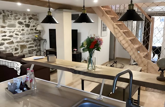 Apartment 'De Charme Saint-Romain' with Wi-Fi and Air Conditioning