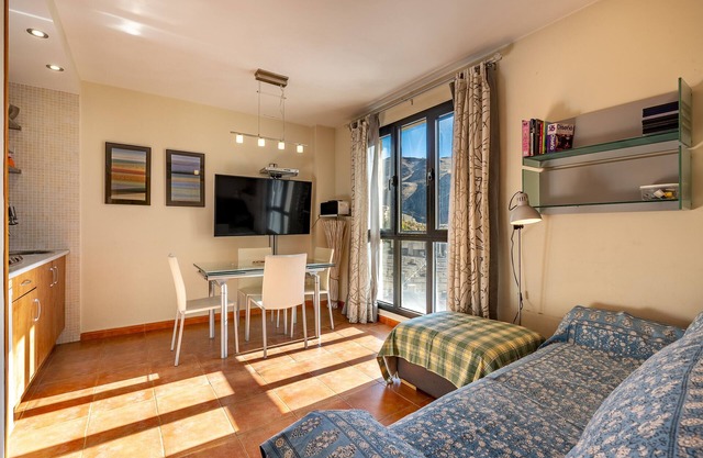 Apartment 'Diseño A Pie De Pista' with Mountain View and Wi-Fi