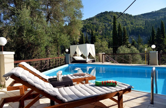 Apartment 'Doliva Studio' with Private Pool, Mountain View, Wi-Fi and Air Conditioning