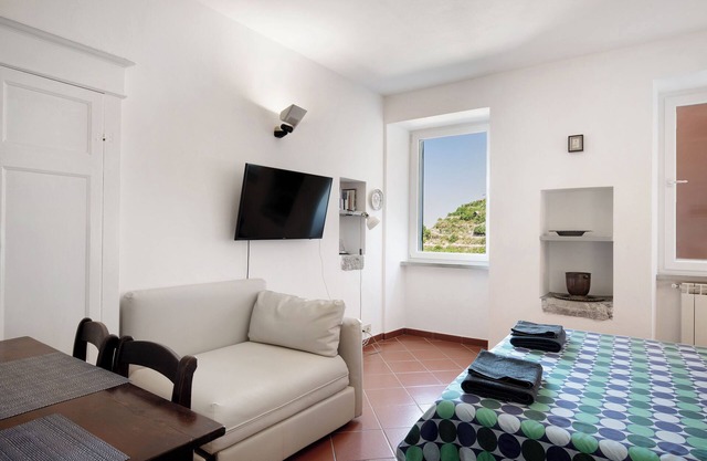 Apartment 'Dolphin' with Sea View and Wi-Fi
