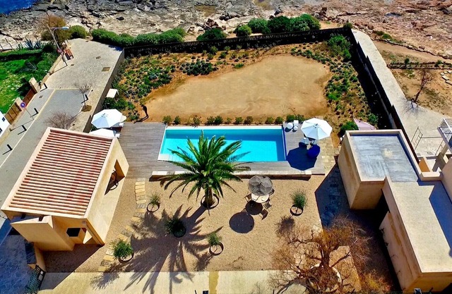 Apartment 'Cabrera' with Sea Views, Wi-Fi and Air Conditioning