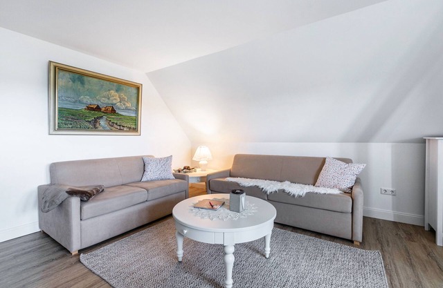 Apartment 'Fewo Samson' with Private Terrace, Shared Garden and Wi-Fi