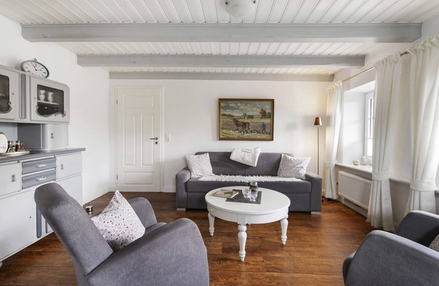 Apartment 'Fewo Luzie' with Private Terrace, Shared Garden and Wi-Fi