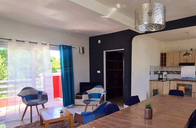 Apartment F4 PARIS -piscine -terrasse -coin barbecue, quiet and secure setting