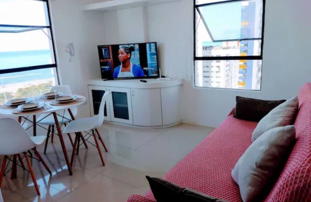 Apartment facing the sea, rooftop pool.