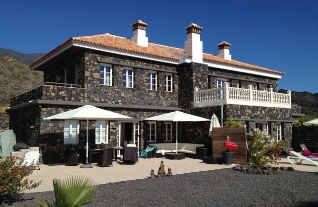 Apartment Fenia - sea view, well equipped, located in Las Norias.