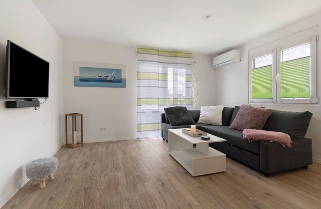 Apartment 'Ferienwohnung Obergeschoss' with Private Garden, Wi-Fi and Air Conditioning