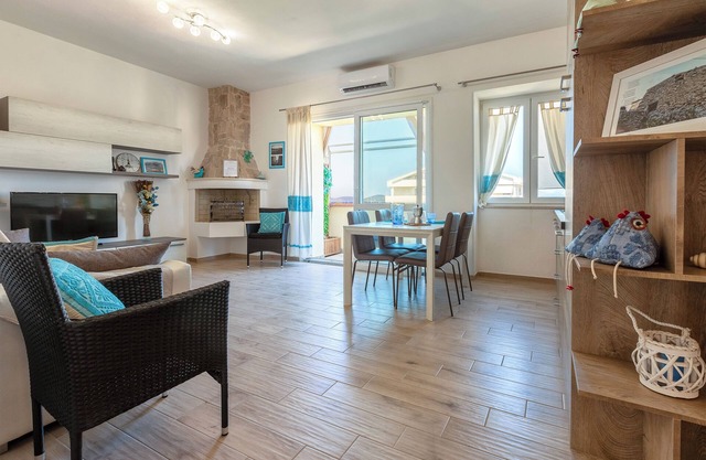 Apartment 'Fronte Porto' with Sea View, Wi-Fi and Air Conditioning