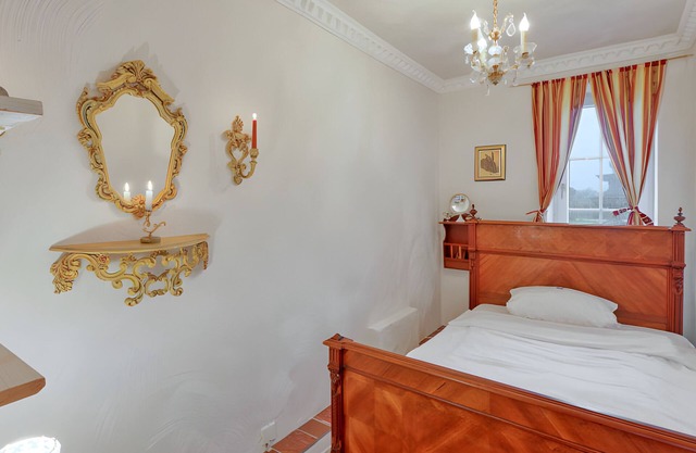 Apartment 'Großer Salon' with Shared Garden and Wi-Fi