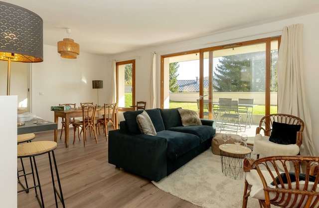 Apartment 'Gentiane' with Mountain View, Private Terrace and Wi-Fi