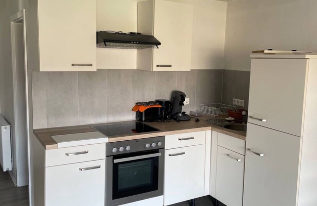 Apartment 'Geräumige Ferienwohnung Eschelbronn' with Balcony and Wi-Fi