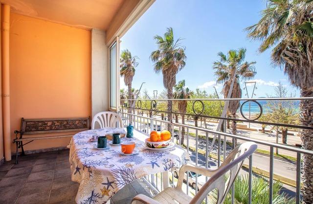 Apartment "Giallo Celeste" with Sea View, Balcony & Wi-Fi