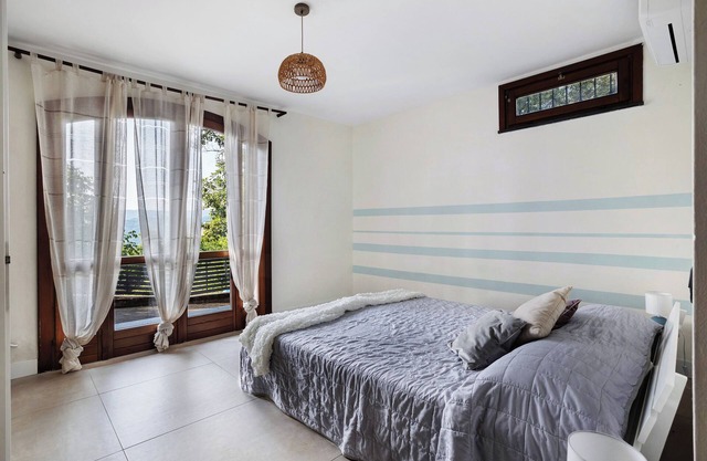 Apartment 'Ginestra' with Sea View, Wi-Fi and Air Conditioning