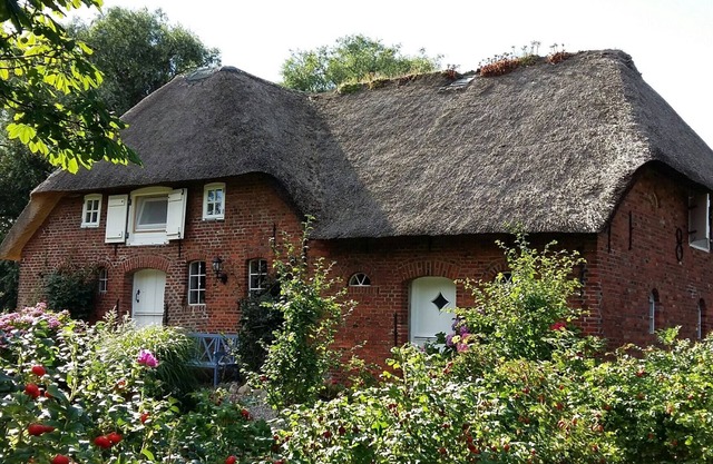 Apartment 'Haus Am Alten Deich' with Private Terrace, Shared Garden and Wi-Fi