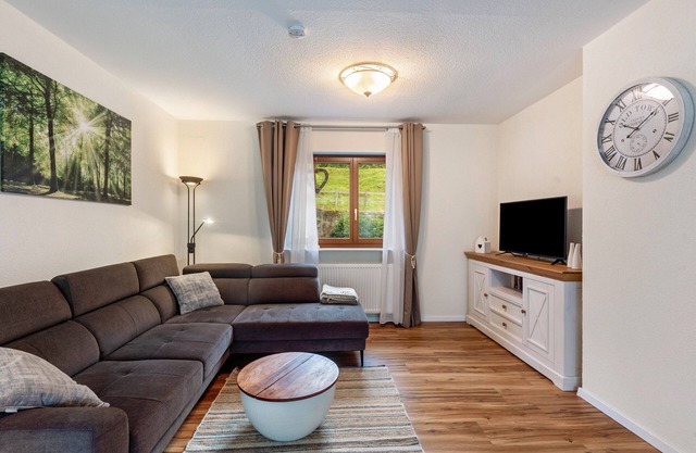 Apartment 'Hof Helmenhube 1' with Shared Terrace, Shared Garden and Wi-Fi