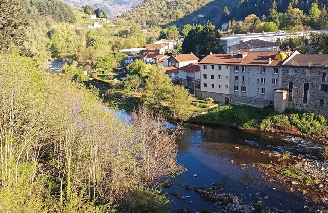 Apartment/house le Cheylard 07160 Ardeche verte Weekly/fortnightly rental