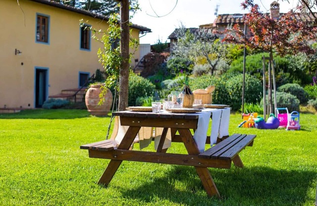 Apartment House with garden Tuscany Chianti , Florence 15km.