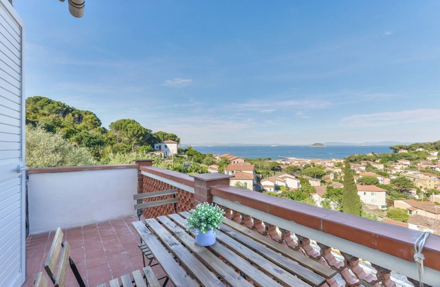 Apartment 'Il Gioiello Del Mare' with Sea View, Wi-Fi and Air Conditioning