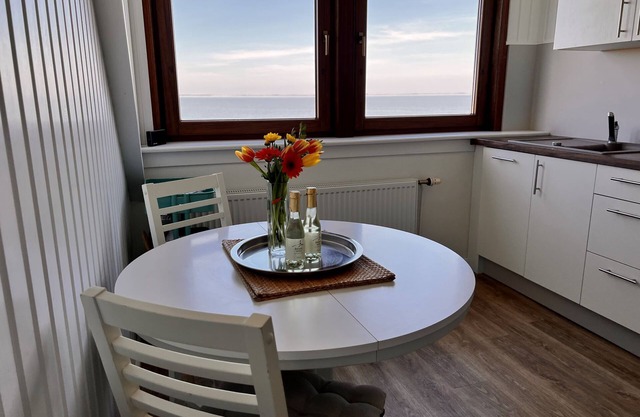 Apartment in a unique tidal flat location with sea view