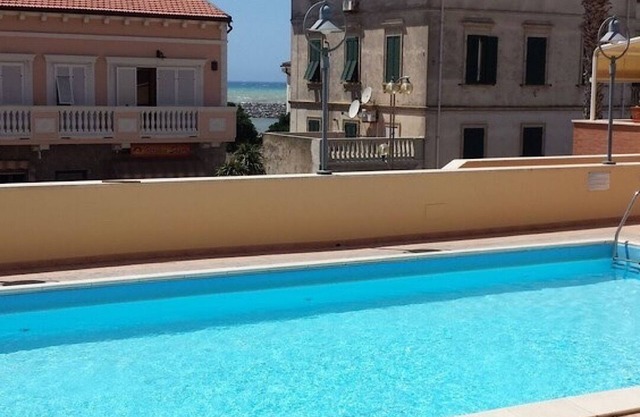 Apartment in residence 30 mt from the sea