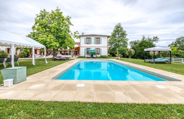 Apartment in Tarn with Pool and Bubble Bath