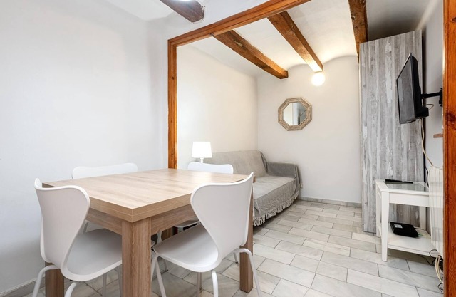 Apartment in TGN historic center only 450m beach