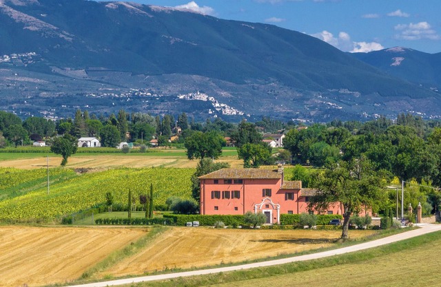 Apartment in villa with swimming pool, in the heart of Umbria