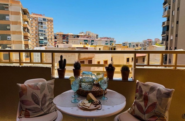 Apartment 'Increíble Piso Cerca Centro' with Private Terrace, Wi-Fi and Air Conditioning