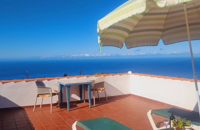 Apartment 'Isabel' with Sea View, Shared Terrace and Wi-Fi