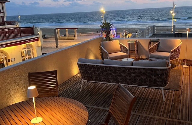 Apartment, large terrace with sea view, air conditioning, 100M from Hossegor beach.