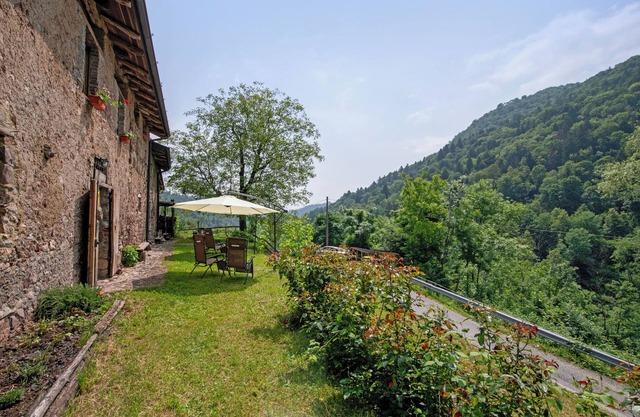 Apartment 'Le Fratte' with Mountain View, Private Garden and Wi-Fi