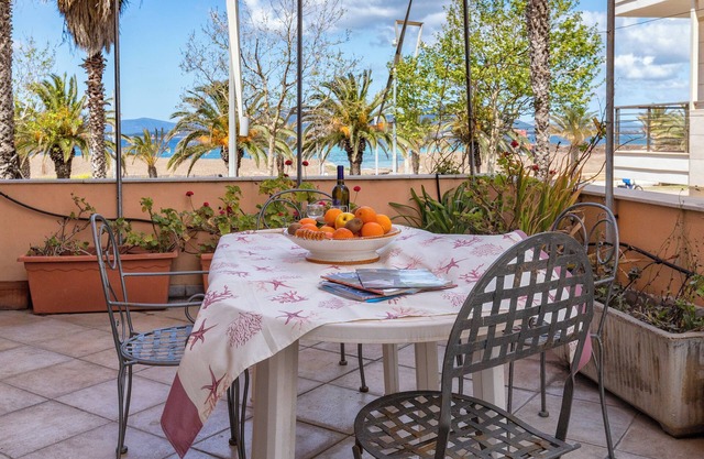 Apartment "Lilla" with Sea View, Private Terrace & Wi-Fi