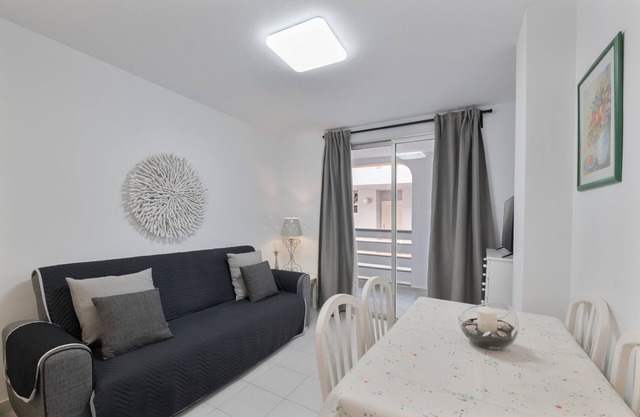 Apartment 'Mar Y Sol' with Balcony