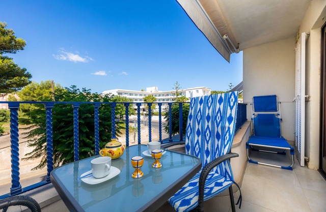 Apartment 'Neo' close to the Beach with Balcony & Wi-Fi