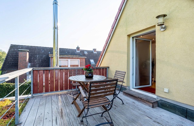 Apartment 'Öko Fewo Lachmöwe' with Balcony and Wi-Fi