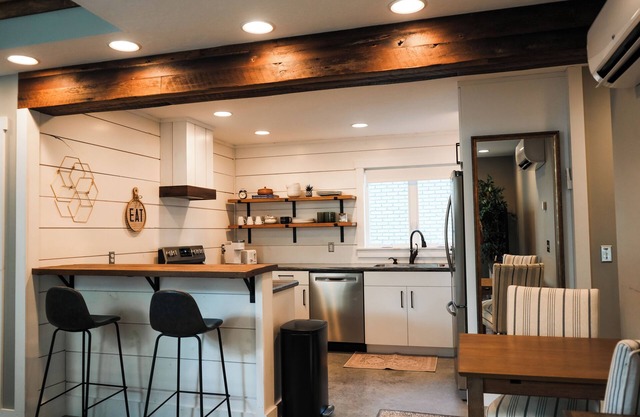 Apartment on Broadway St - L