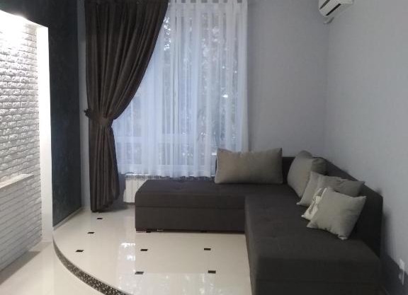 Apartment on Tytova 8