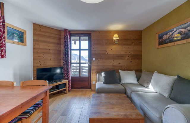Apartment 'Regain 3' with Mountain View, Private Terrace and Balcony